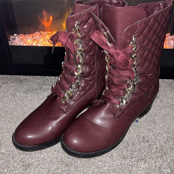 💰Shoe Dazzle Kaycee Quilted Lace Up Unique Burgundy Boots 2/40$💰 - Picture 8 of 9